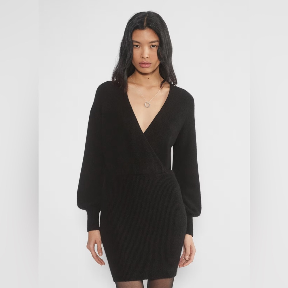 Aritzia Wilfred Elsie Dress Elegant Black Knit V-Neck Dress Size S
